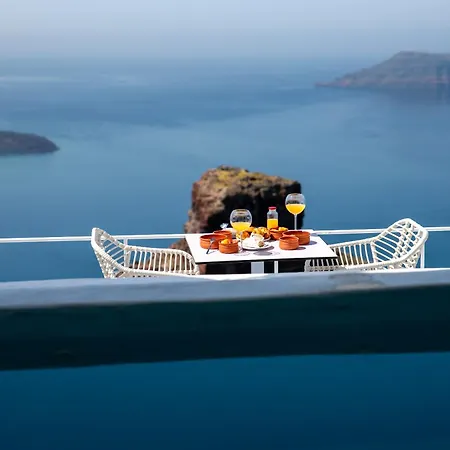 Heavens Edge Imerovigli (Santorini)