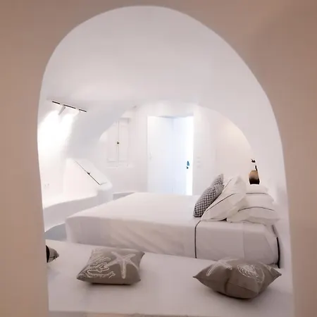 Heavens Edge Hotel Imerovigli (Santorini)