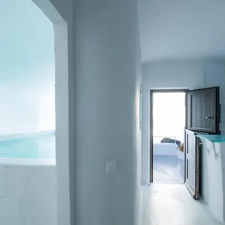 Heavens Edge Hotel Imerovigli (Santorini)