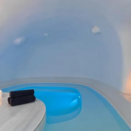 Heavens Edge Hotel Imerovigli (Santorini)