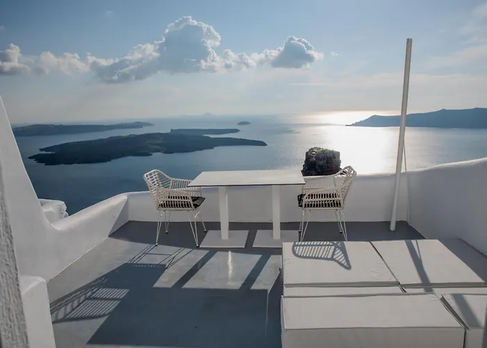 Heavens Edge Imerovigli (Santorini)