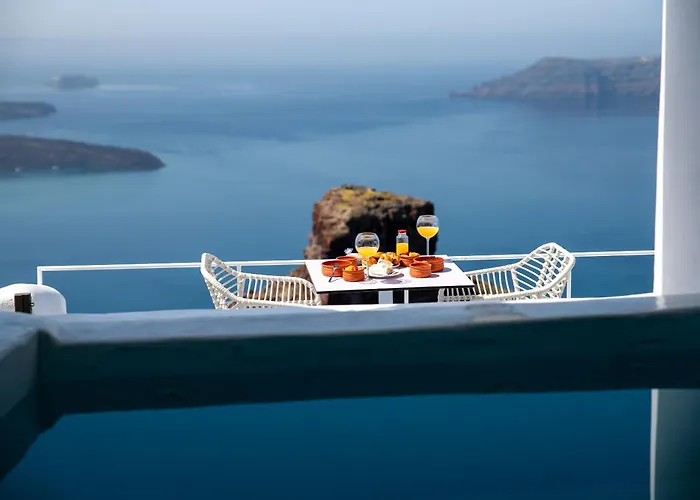 Heavens Edge Imerovigli (Santorini)