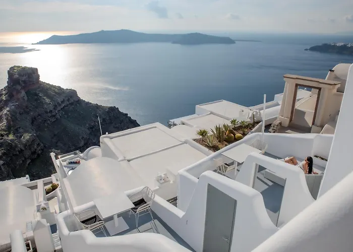 Heavens Edge Hotel *