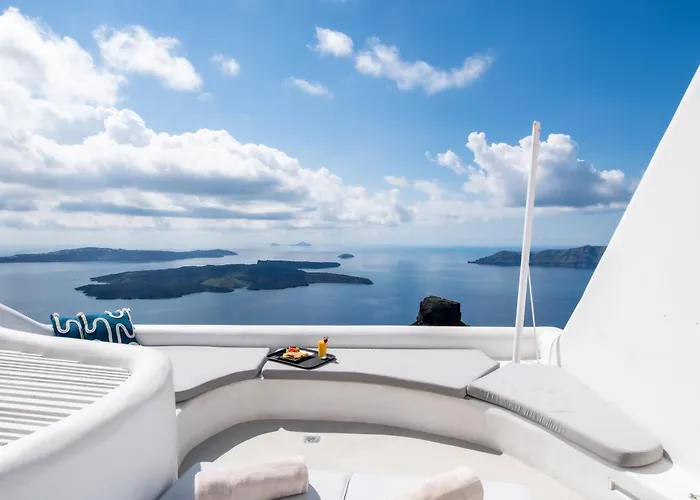 Heavens Edge Imerovigli (Santorini)